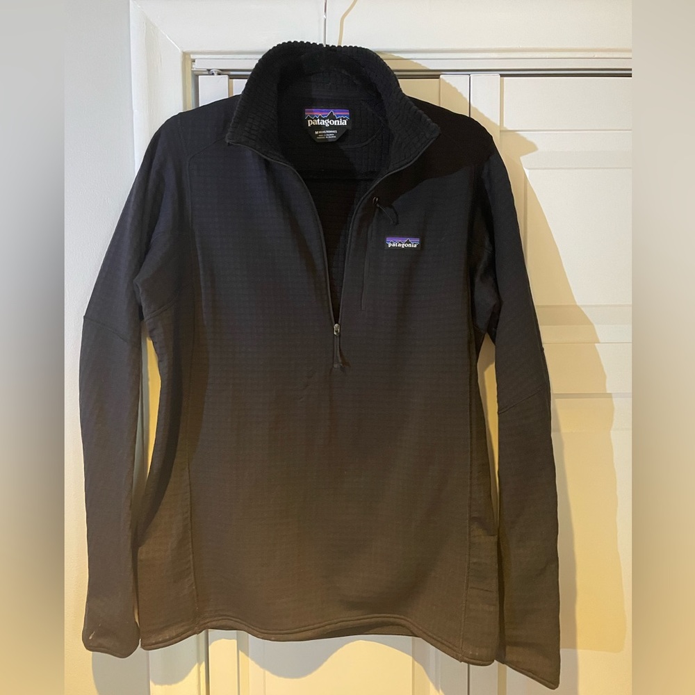 Patagonia men’s R1 quarter zip pullover, slim fit, black